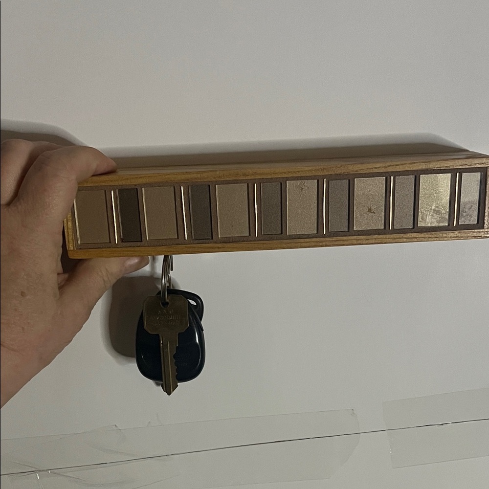 😄Wood shelf magnetic key holder vintage Canada